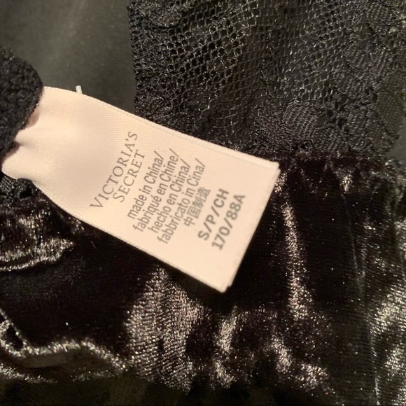 Victoria's Secret Lace Thong Bodysuit - Picture 4 of 4